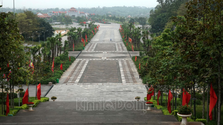 Theo ghi nhận, do yêu cầu đóng cửa các di tích, dịp Giỗ Tổ 2020, tại các khu của đền Hùng đều vắng vẻ.