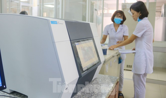 Máy nhân gen, đọc kết quả xét nghiệm tự động được Sở Y tế TP Đà Nẵng đầu tư cho Trung tâm kiểm soát bệnh tật (CDC) Đà Nẵng từ tháng 3/2020 để phục vụ việc xét nghiệm COVID-19.