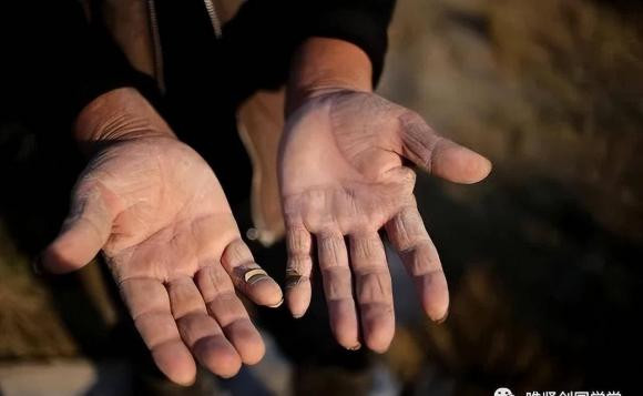 Tại sao nói "đàn bà nhìn chân, đàn ông nhìn tay" để biết giàu nghèo - Hình 5 Tai sao noi
