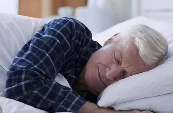 Phụ nữ nói gì về lão hóa ở đàn ông 50-60 tuổi? - Hình 3 Phu nu noi gi ve lao hoa o dan ong 50-60 tuoi?-Hinh-3