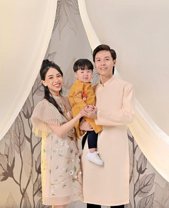 Bụng bầu 'vượt mặt' nhưng con gái Minh Nhựa vẫn chụp hàng chục bộ hình - Hình 13 Bung bau 'vuot mat' nhung con gai Minh Nhua van chup hang chuc bo hinh-Hinh-13