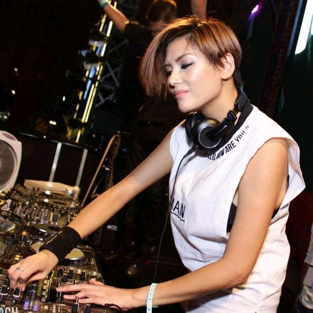Á hậu Thảo Nhi Lê làm DJ cực bốc, 'nhận vía' Võ Hoàng Yến? - Hình 6 A hau Thao Nhi Le lam DJ cuc boc, 'nhan via' Vo Hoang Yen?-Hinh-6