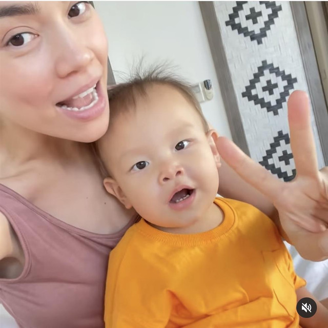Hà Hồ lộ mặt mộc 0% son phấn, mất điểm vì chi tiết hệt Lệ Quyên - Hình 2 Ha Ho lo mat moc 0% son phan, mat diem vi chi tiet het Le Quyen-Hinh-2