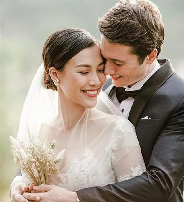 Những sao Việt lấy chồng ngoại quốc: Cuộc sống giờ ra sao? - Hình 8 Nhung sao Viet lay chong ngoai quoc: Cuoc song gio ra sao?-Hinh-8