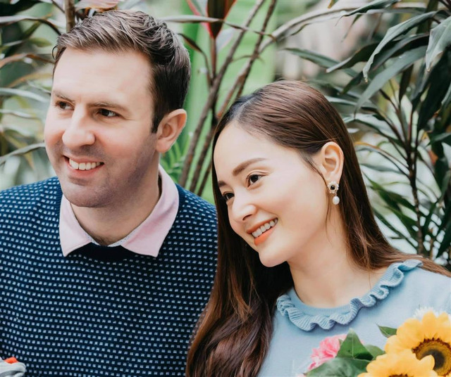 Những sao Việt lấy chồng ngoại quốc: Cuộc sống giờ ra sao? - Hình 3 Nhung sao Viet lay chong ngoai quoc: Cuoc song gio ra sao?-Hinh-3