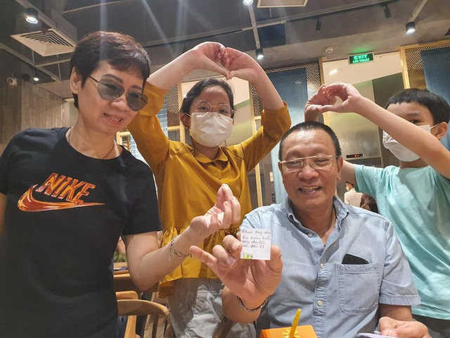 MC Lại Văn Sâm mừng sinh nhật tuổi 65, bà xã hiếm hoi lộ diện - Hình 4 MC Lai Van Sam mung sinh nhat tuoi 65, ba xa hiem hoi lo dien-Hinh-4