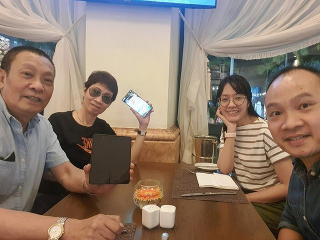 MC Lại Văn Sâm mừng sinh nhật tuổi 65, bà xã hiếm hoi lộ diện - Hình 2 MC Lai Van Sam mung sinh nhat tuoi 65, ba xa hiem hoi lo dien-Hinh-2