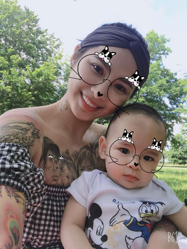 Cô gái Vĩnh Phúc “gây bão” vì xăm hình gia đình kín ngực giờ ra sao? - Hình 3 Co gai Vinh Phuc “gay bao” vi xam hinh gia dinh kin nguc gio ra sao?-Hinh-3