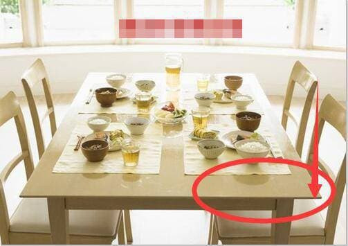 Khi những hiện tượng này xuất hiện trên bàn ăn thì Thần Tài sẽ rời đi Khi nhung hien tuong nay xuat hien tren ban an thi Than Tai se roi di