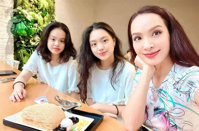 Cùng chiêm ngưỡng chiếc váy Thúy Hạnh dành 5 tiếng làm cho con gái - Hình 6 Cung chiem nguong chiec vay Thuy Hanh danh 5 tieng lam cho con gai-Hinh-6
