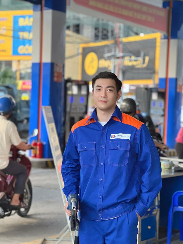 Ngắm loạt ảnh của trai đẹp đổ xăng, dân mạng “đứng ngồi không yên“ Ngam loat anh cua trai dep do xang, dan mang “dung ngoi khong yen“