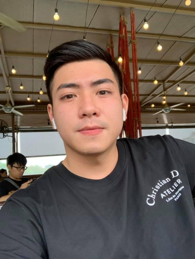 Ngắm loạt ảnh của trai đẹp đổ xăng, dân mạng “đứng ngồi không yên“ - Hình 8 Ngam loat anh cua trai dep do xang, dan mang “dung ngoi khong yen“-Hinh-8