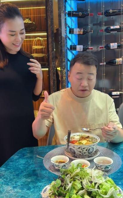 Hậu trường ảnh cưới, nhẫn kim cương "size khủng" của Phương Oanh gây chú ý - Hình 6 Hau truong anh cuoi, nhan kim cuong