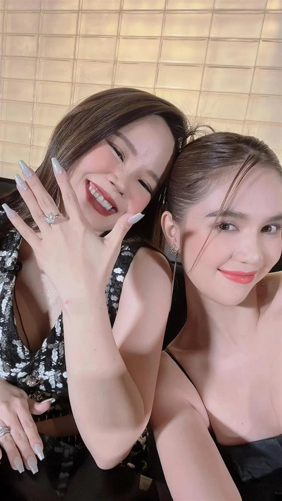 Ngọc Trinh bị nghi bán nhẫn 4 tỷ kém chất lượng chỉ là 'cú nổ' dàn dựng - Hình 2 Ngoc Trinh bi nghi ban nhan 4 ty kem chat luong chi la 'cu no' dan dung-Hinh-2