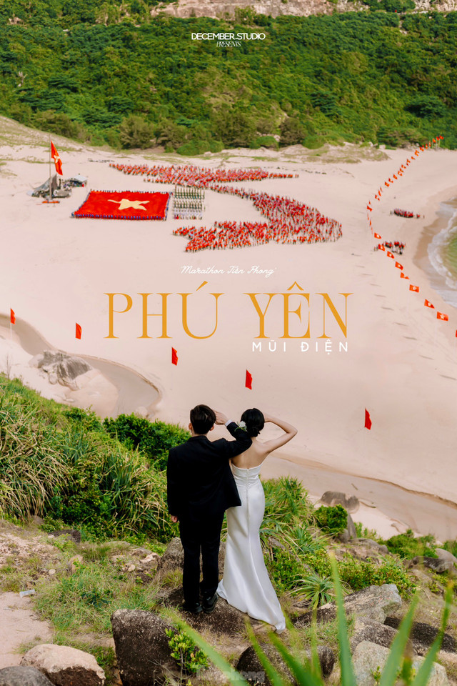 Độc đáo Bộ ảnh cưới bên Lễ Thượng cờ Tiền Phong Marathon 2024 - Hình 8 Doc dao Bo anh cuoi ben Le Thuong co Tien Phong Marathon 2024-Hinh-8