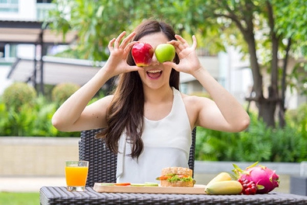 Ăn táo vào buổi sáng, bí quyết giảm cân của nữ diễn viên Nhật Bản - Hình 3 An tao vao buoi sang, bi quyet giam can cua nu dien vien Nhat Ban-Hinh-3