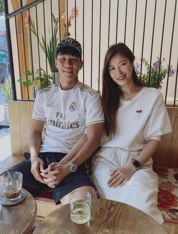 Cầu thủ nổi tiếng và vợ rich kid bất ngờ khoe con 1 tháng tuổi - Hình 5 Cau thu noi tieng va vo rich kid bat ngo khoe con 1 thang tuoi-Hinh-5