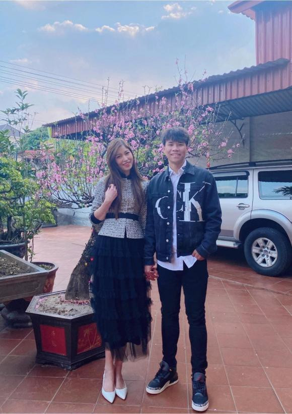 Cầu thủ nổi tiếng và vợ rich kid bất ngờ khoe con 1 tháng tuổi - Hình 4 Cau thu noi tieng va vo rich kid bat ngo khoe con 1 thang tuoi-Hinh-4