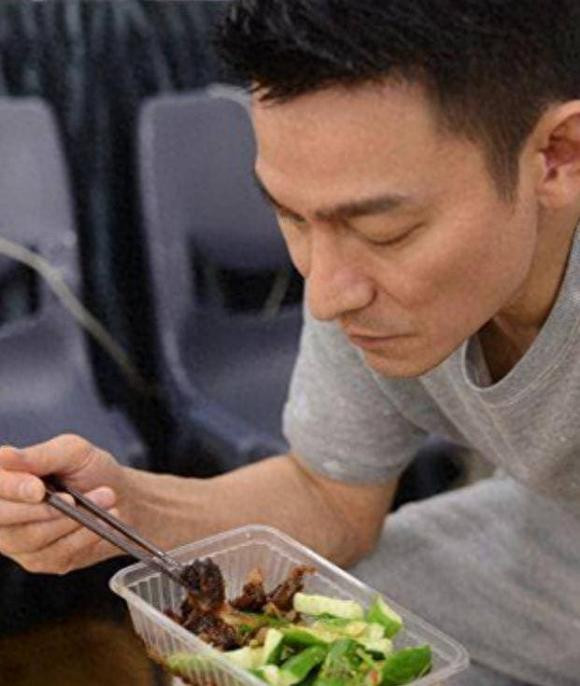 Lưu Đức Hoa khoe thực đơn cư dân mạng chịu không học theo được - Hình 4 Luu Duc Hoa khoe thuc don cu dan mang chiu khong hoc theo duoc-Hinh-4