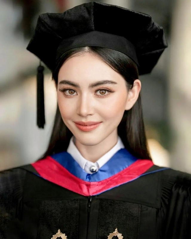 ‘Hot girl’ Thái Lan Mai Davika nhận bằng thạc sĩ, cộng đồng mạng khen ‘Hot girl’ Thai Lan Mai Davika nhan bang thac si, cong dong mang khen