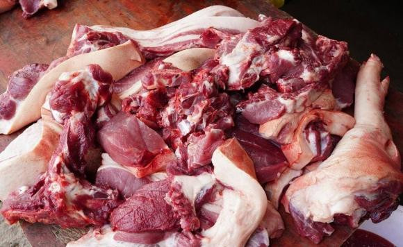 Mách bạn cách phân biệt thịt lợn tươi ngon - Hình 3 Mach ban cach phan biet thit lon tuoi ngon-Hinh-3