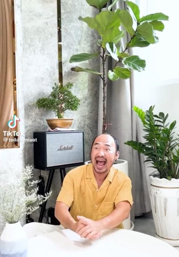 Suýt bị phát hiện quỹ đen, Tiến Luật có pha xử lý cực hài - Hình 3 Suyt bi phat hien quy den, Tien Luat co pha xu ly cuc hai-Hinh-3