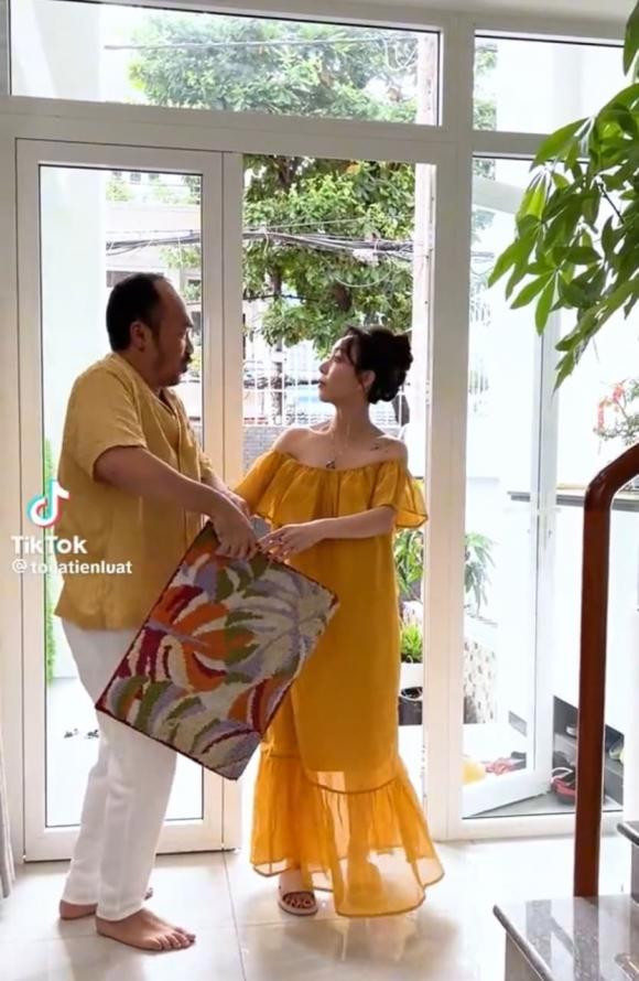 Suýt bị phát hiện quỹ đen, Tiến Luật có pha xử lý cực hài - Hình 4 Suyt bi phat hien quy den, Tien Luat co pha xu ly cuc hai-Hinh-4