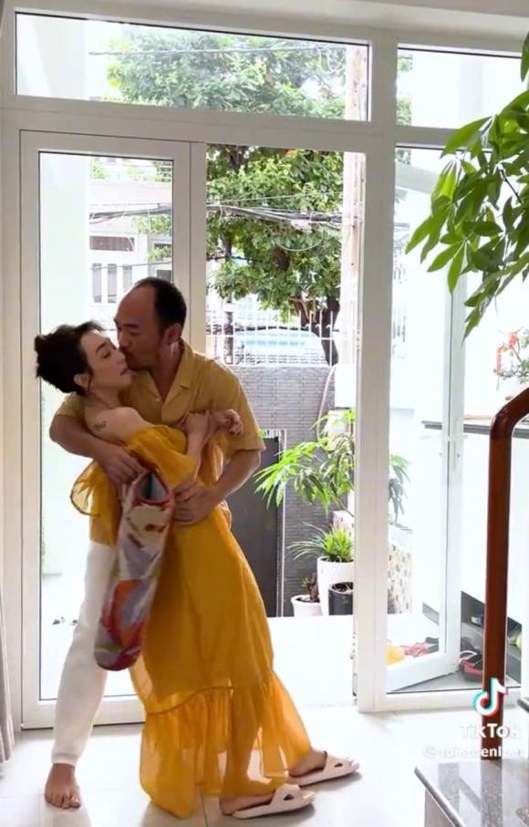 Suýt bị phát hiện quỹ đen, Tiến Luật có pha xử lý cực hài - Hình 5 Suyt bi phat hien quy den, Tien Luat co pha xu ly cuc hai-Hinh-5