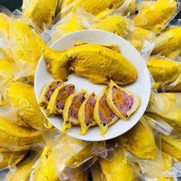 Chả đúc hình chép vàng cúng ông Công ông Táo ‘chốt’ vài chục con mỗi ngày - Hình 2 Cha duc hinh chep vang cung ong Cong ong Tao ‘chot’ vai chuc con moi ngay-Hinh-2