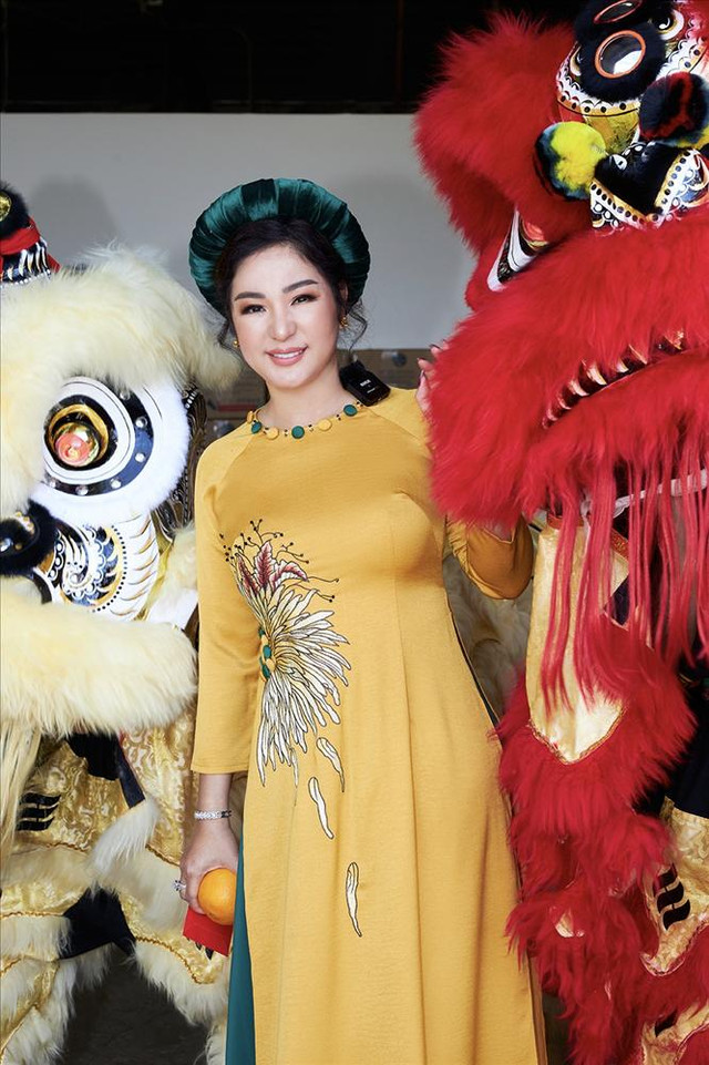 Danh hài Thúy Nga: Nhan sắc trẻ trung, bình yên sau sóng gió - Hình 6 Danh hai Thuy Nga: Nhan sac tre trung, binh yen sau song gio-Hinh-6