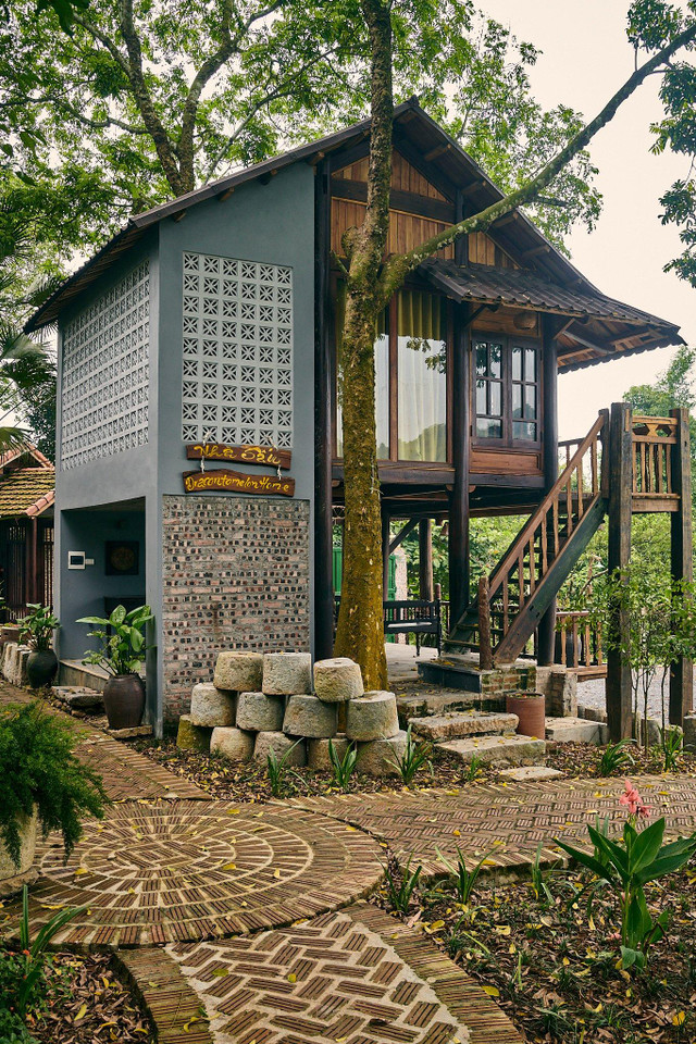 Khu nhà gỗ dùng nội thất tái chế của cặp vợ chồng ở Hòa Bình - Hình 2 Khu nha go dung noi that tai che cua cap vo chong o Hoa Binh-Hinh-2