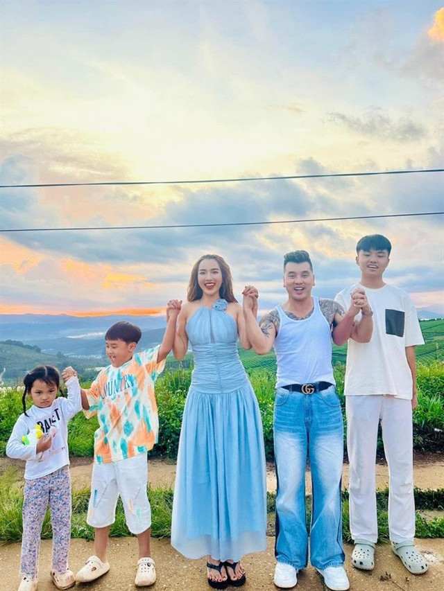 Ưng Hoàng Phúc "flex" con trai riêng của bà xã Kim Cương - Hình 2 Ung Hoang Phuc