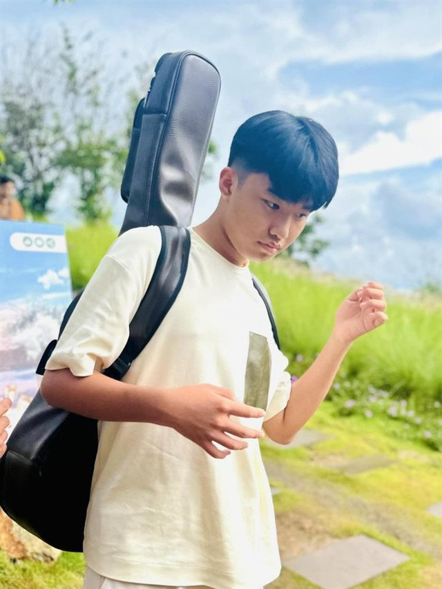 Ưng Hoàng Phúc "flex" con trai riêng của bà xã Kim Cương Ung Hoang Phuc