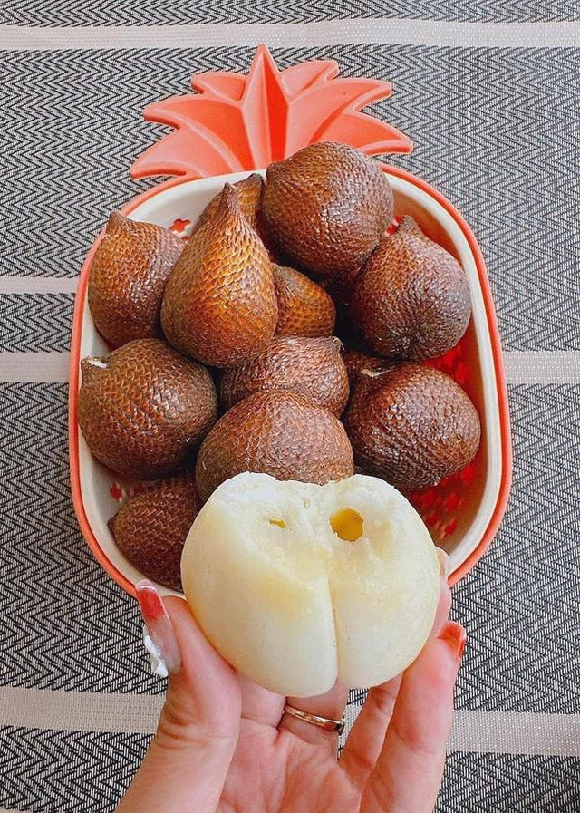 Loại quả vỏ như da rắn đang gây sốt chợ mạng - Hình 3 Loai qua vo nhu da ran dang gay sot cho mang-Hinh-3