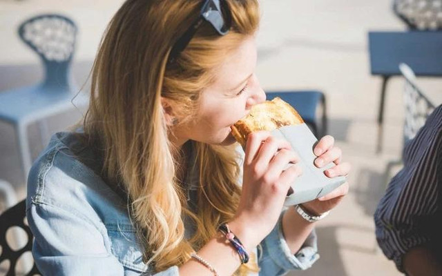 Lý do 5 nhóm người sau không nên ăn bánh mì Ly do 5 nhom nguoi sau khong nen an banh mi