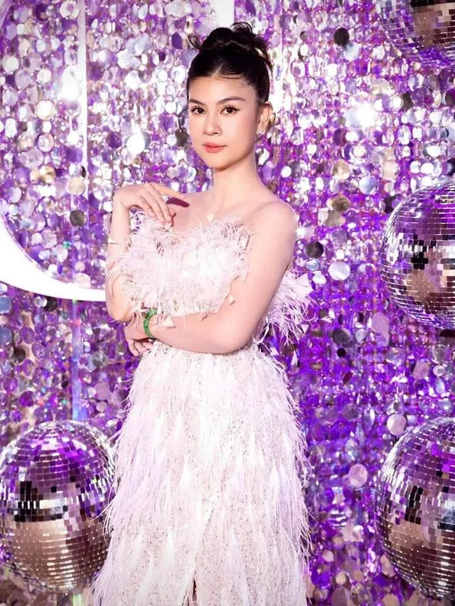 Nhan sắc trẻ trung, xinh đẹp tuổi U50 của bà hoàng phòng vé Kim Thư Nhan sac tre trung, xinh dep tuoi U50 cua ba hoang phong ve Kim Thu