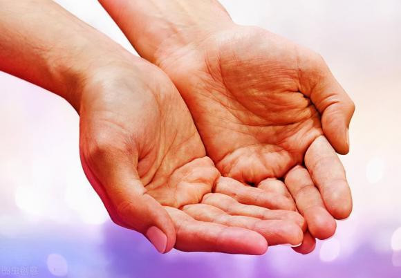 Người xưa nói: 'Năm ngón không lộ, phú quý không đi’' - Hình 3 Nguoi xua noi: 'Nam ngon khong lo, phu quy khong di’'-Hinh-3
