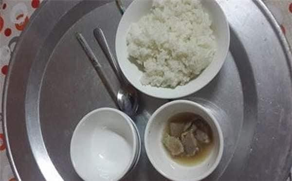 Dâu trẻ than vãn mẹ chồng nấu cơm cữ mà như cho mèo ăn - Hình 3 Dau tre than van me chong nau com cu ma nhu cho meo an-Hinh-3