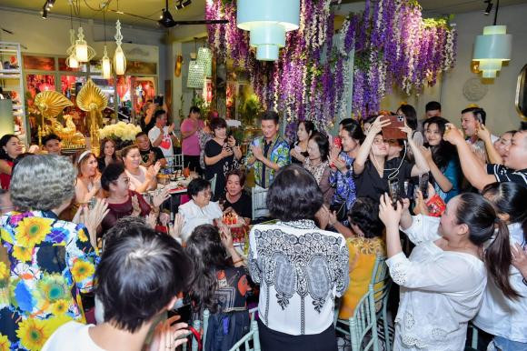 Mừng sinh nhật mẹ, Đàm Vĩnh Hưng nói một câu hiểu rõ mối quan hệ - Hình 5 Mung sinh nhat me, Dam Vinh Hung noi mot cau hieu ro moi quan he-Hinh-5