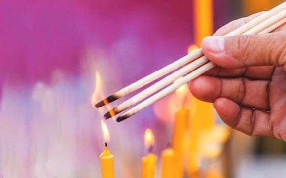 Tại sao thắp hương lại kỵ nhất là không cháy hết? Tai sao thap huong lai ky nhat la khong chay het?