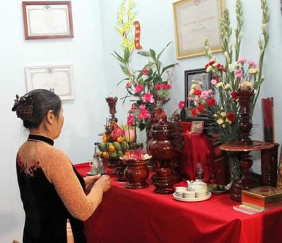 Bày bàn thờ gia tiên thế nào để hút tài lộc? - Hình 3 Bay ban tho gia tien the nao de hut tai loc?-Hinh-3