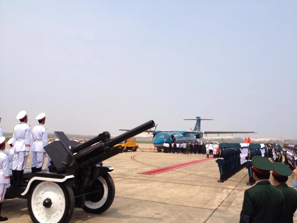 Nghẹn ngào tiễn biệt Đại tướng ở sân bay Đồng Hới