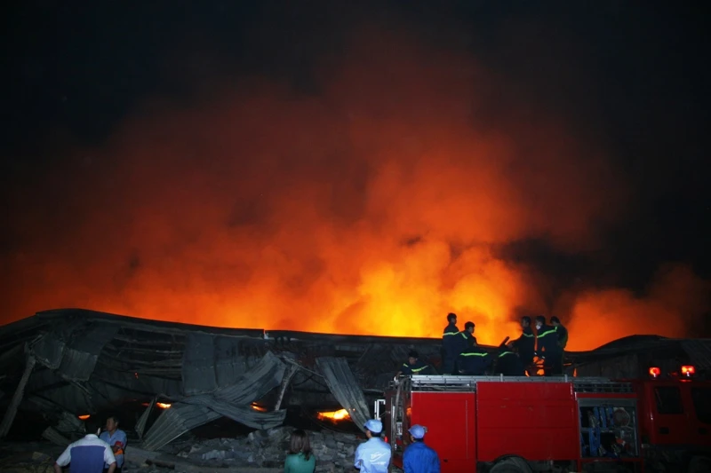 Nhà máy Diana Bắc Ninh cháy đỏ như Hoả diệm sơn