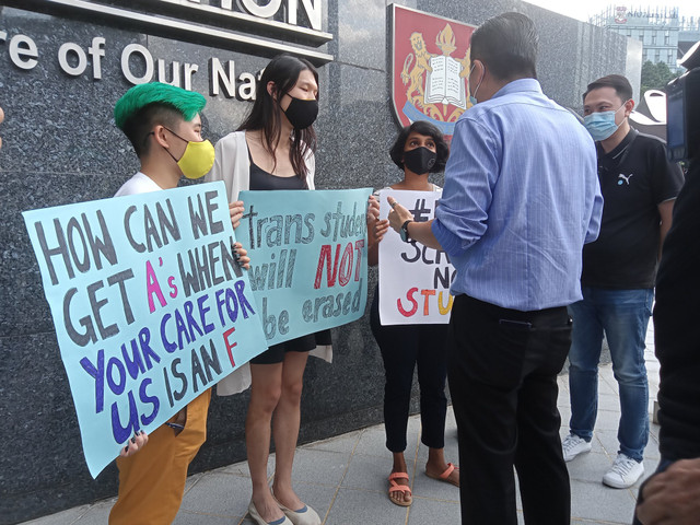 Cuộc đấu tranh cô đơn của cộng đồng LGBT Đông Nam Á - Hình 5 Cuoc dau tranh co don cua cong dong LGBT Dong Nam A-Hinh-5