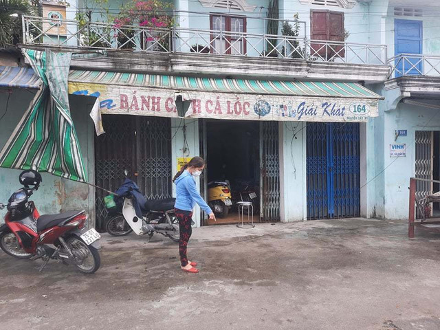 Mâu thuẫn tấc đất, anh trai dùng kéo đâm em nhập viện Mau thuan tac dat, anh trai dung keo dam em nhap vien