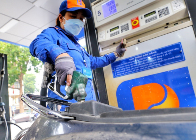Giá xăng hôm nay 15/2: Tiếp tục tăng nhẹ? Gia xang hom nay 15/2: Tiep tuc tang nhe?