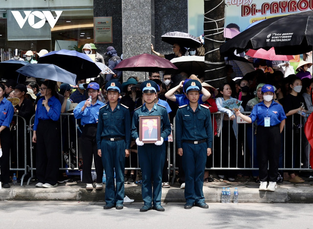 Tổng Bí thư Nguyễn Phú Trọng về với đất mẹ - Hình 20 Tong Bi thu Nguyen Phu Trong ve voi dat me-Hinh-20
