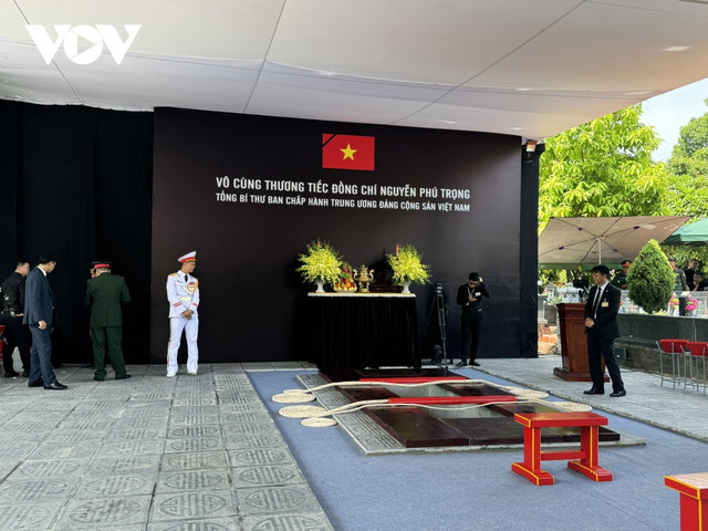 Tổng Bí thư Nguyễn Phú Trọng về với đất mẹ - Hình 15 Tong Bi thu Nguyen Phu Trong ve voi dat me-Hinh-15