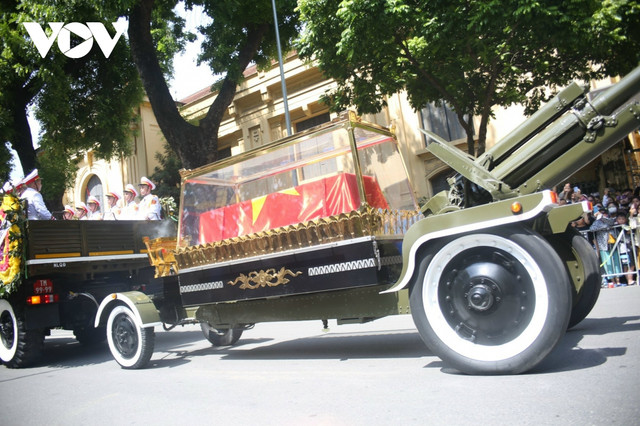 Tổng Bí thư Nguyễn Phú Trọng về với đất mẹ - Hình 26 Tong Bi thu Nguyen Phu Trong ve voi dat me-Hinh-26