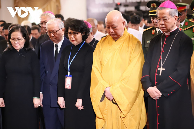 Tổng Bí thư Nguyễn Phú Trọng về với đất mẹ - Hình 36 Tong Bi thu Nguyen Phu Trong ve voi dat me-Hinh-36